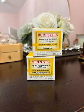 Burt's Bees Hydrating Gel Cream - Yellow & White Boxes